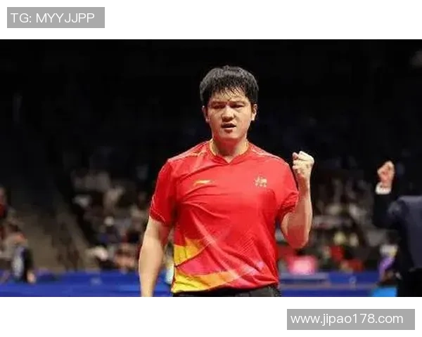 叉腰站立的足球球星展现独特气场与霸气姿态成为场上焦点 叉腰站立的足球球星展现独特气场与霸气姿态成为场上焦点